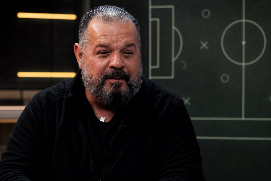 Rinaldo Comisso em ambiente de análise esportiva, usado como capa sobre Neymar e seleção brasileira